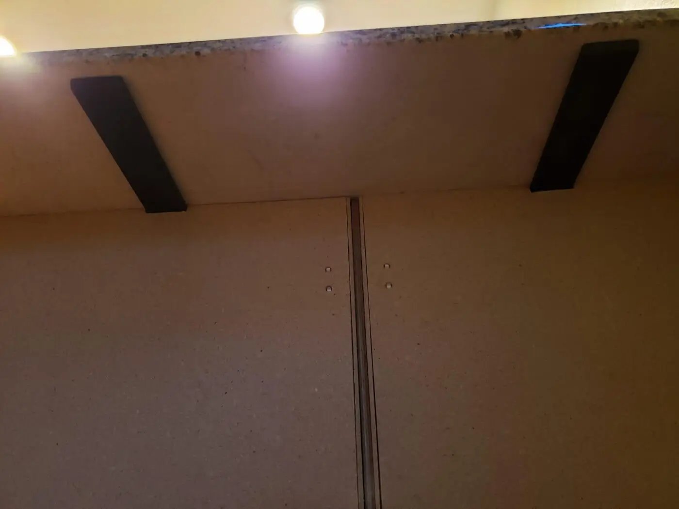 Hidden Island Countertop Bracket