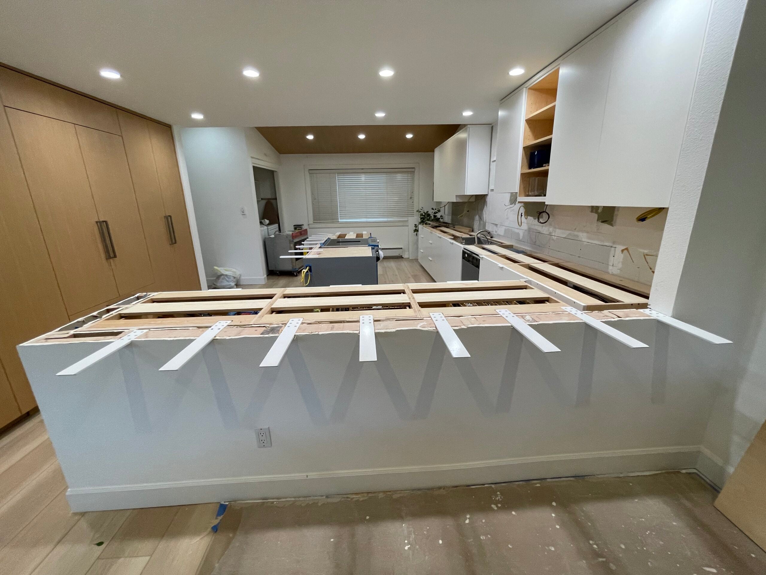 Top Mount Countertop Support Bracket